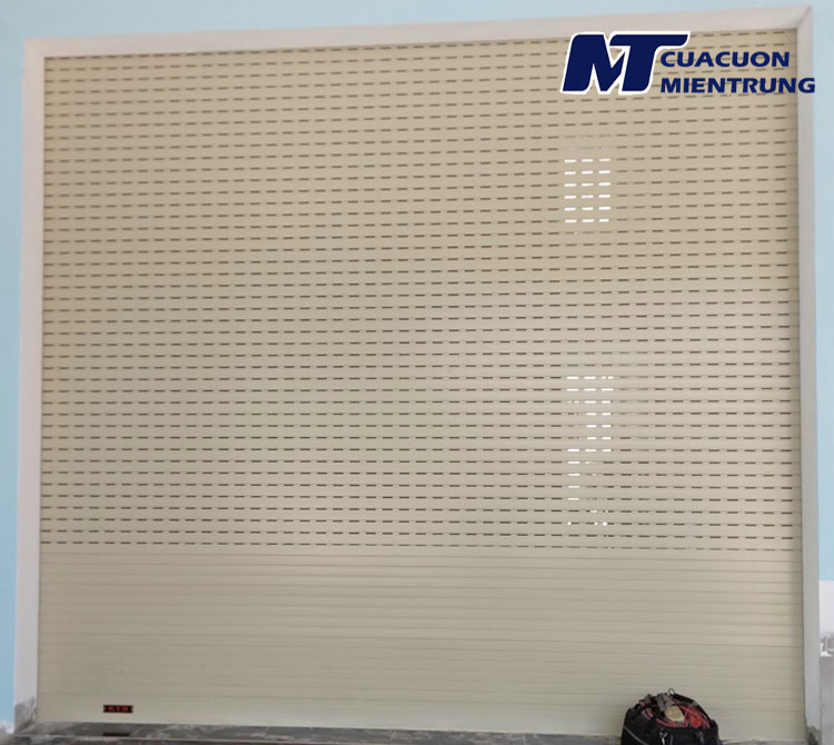 Nên lắp cửa cuốn hay cửa kéo